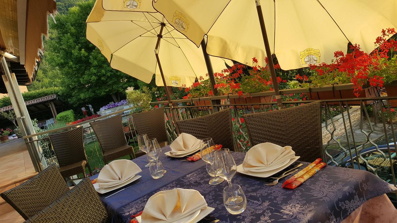 Ristorante Primula Bianca Hotel Varzi Exterior photo